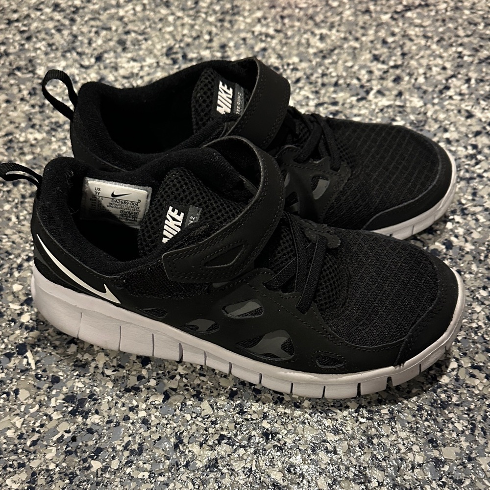kids size 3 Nike Free run 2 sneakers with Velcro straps